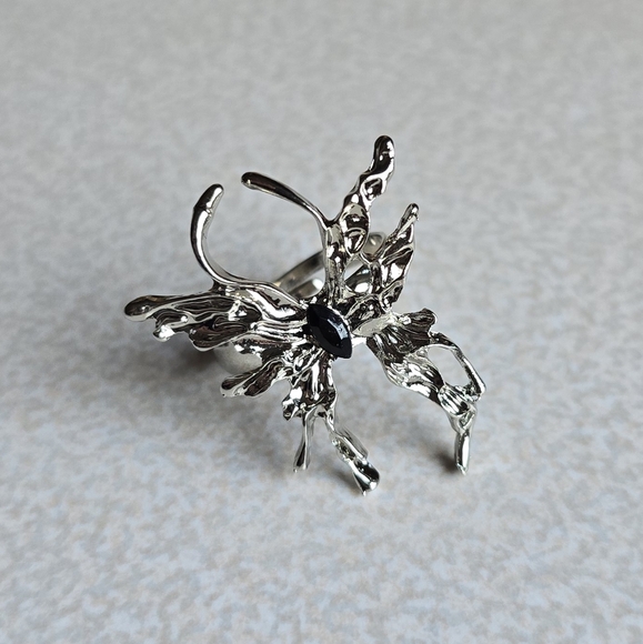 🦋 Black Butterfly Gem Ring - Picture 4 of 7